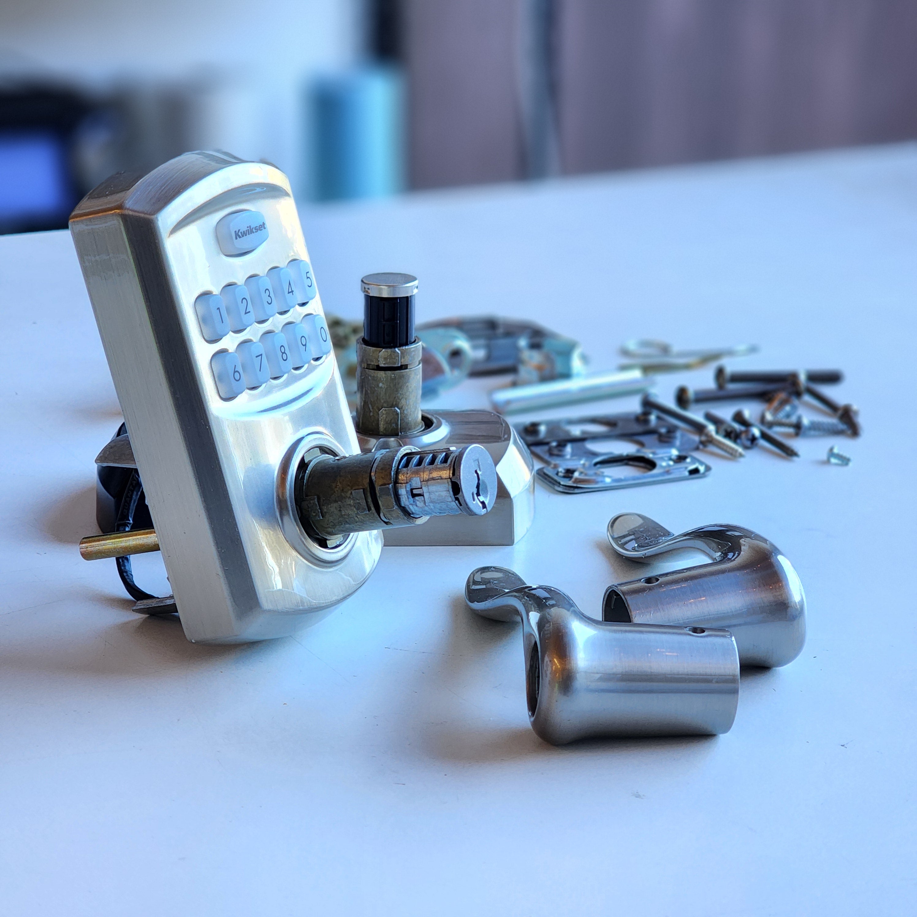 917 SmartCode Satin Nickel Keypad Electronic Single-Cylinder Tustin Door Lever Featuring SmartKey Security (99170-001) 917 SmartCode Satin Nickel Keypad Electronic Single-Cylinder Tustin Door Lever Featuring SmartKey Security (99170-001)